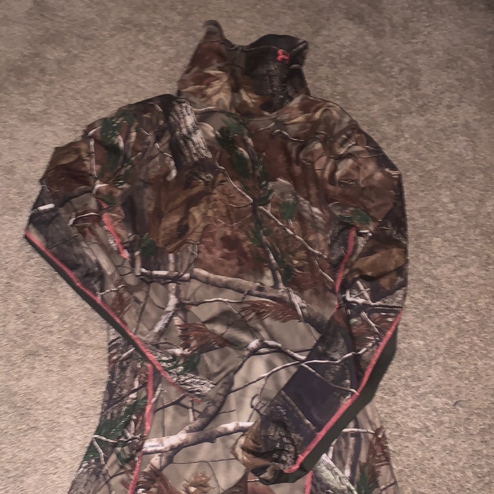 Under Armor turtle neck scent control cold gear